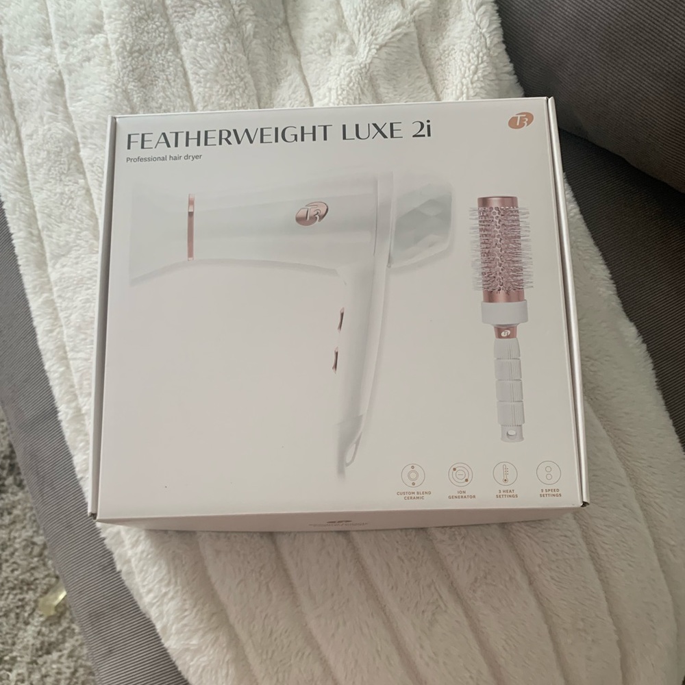 *NWT* t3 Featherweight Luxe 2i set.